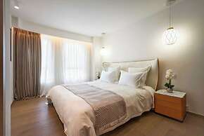 Luxurious Apartment With Terrace