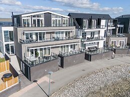 Appealing Apartment by the Beach