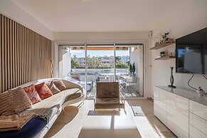 Charming Apartment on Boulevard Alexandre III