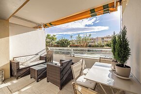 Charming Apartment on Boulevard Alexandre III