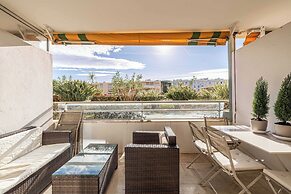 Charming Apartment on Boulevard Alexandre III