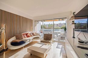 Charming Apartment on Boulevard Alexandre III