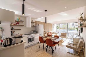 Charming Apartment on Boulevard Alexandre III