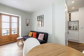 Magnificent Renovated 2 Room Apartment - Terrace - 1br/4p