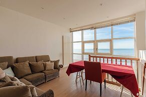 The Benervilloise Villa With its Feet in the Water