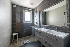 Luxurious Private 6-bed Villa With Pool Mougins