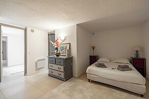 Luxurious Private 6-bed Villa With Pool Mougins