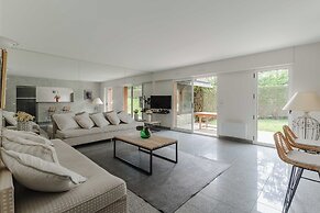 Luxury Haven With Pool, Tennis and Large Garden