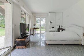 Luxury Haven With Pool, Tennis and Large Garden