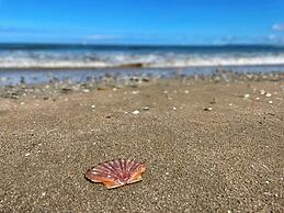 Exceptional 5 Bedroom House Near the Beach