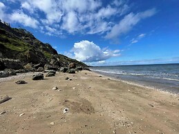 Exceptional 5 Bedroom House Near the Beach