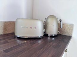 Exceptional 5 Bedroom House Near the Beach