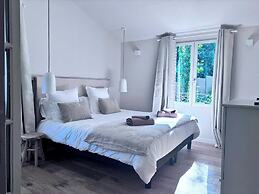 Exceptional 5 Bedroom House Near the Beach