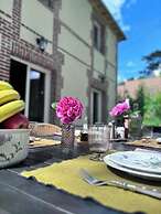 Exceptional 5 Bedroom House Near the Beach