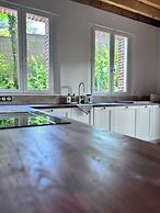 Exceptional 5 Bedroom House Near the Beach