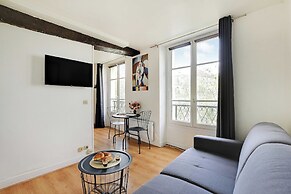 Studio in the Heart of the Marais !