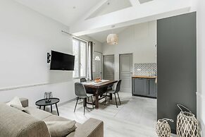 House for 18 People With Cinema Place Morny