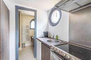 Charming Small Private House - Marseille 8th