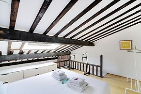 Parisian Charm in the Heart of the Marais !