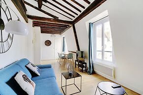 Parisian Charm in the Heart of the Marais !
