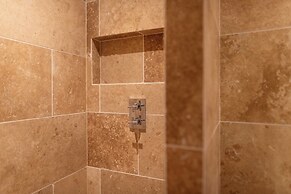 Apartment With Terrace and Parking Heart of Mega