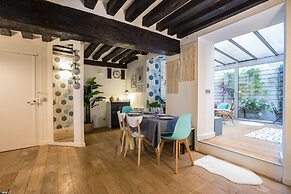 Chic Apartment With Patio - 2br/6p - Le Marais