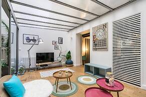 Chic Apartment With Patio - 2br/6p - Le Marais