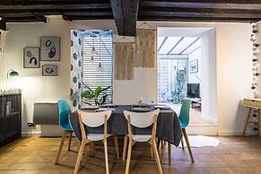 Chic Apartment With Patio - 2br/6p - Le Marais