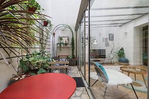 Chic Apartment With Patio - 2br/6p - Le Marais