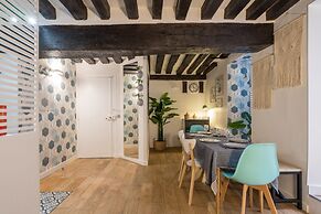 Chic Apartment With Patio - 2br/6p - Le Marais