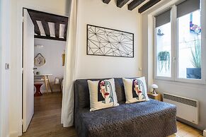 Chic Apartment With Patio - 2br/6p - Le Marais