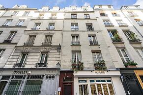 Chic Apartment With Patio - 2br/6p - Le Marais