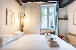 Chic Apartment With Patio - 2br/6p - Le Marais