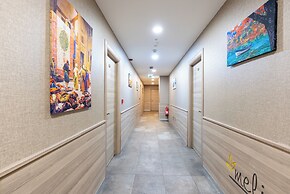 MELISA SUIT RESIDENCE