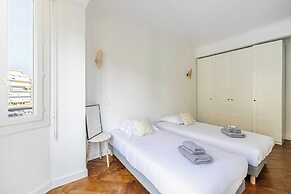 Elegance and Refinement With A/C - Cannes