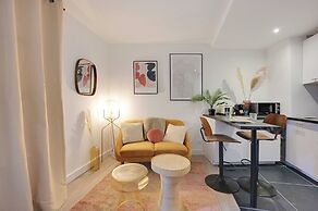 Charming Duplex in Marais for 2 People
