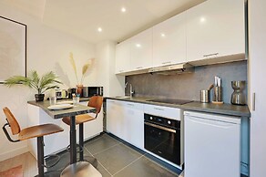 Charming Duplex in Marais for 2 People