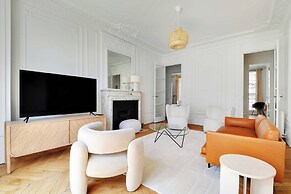 Elegant and Modern Apartment 3bd/ 6P - Eiffel Tower