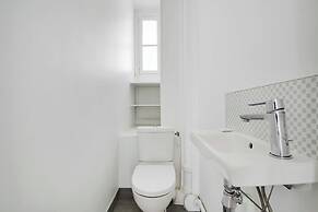 Elegant and Modern Apartment 3bd/ 6P - Eiffel Tower