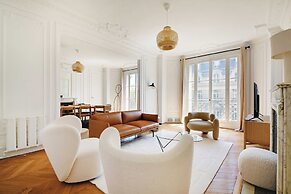 Elegant and Modern Apartment 3bd/ 6P - Eiffel Tower