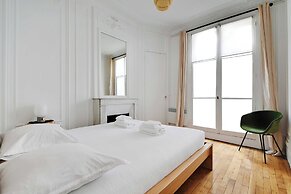 Elegant and Modern Apartment 3bd/ 6P - Eiffel Tower