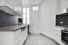 Elegant and Modern Apartment 3bd/ 6P - Eiffel Tower