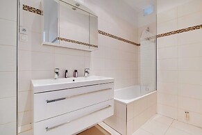Elegant and Modern Apartment 3bd/ 6P - Eiffel Tower
