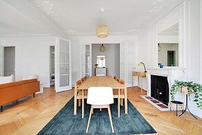 Elegant and Modern Apartment 3bd/ 6P - Eiffel Tower