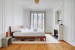 Elegant and Modern Apartment 3bd/ 6P - Eiffel Tower