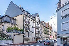 Charm 2 Rooms With Parking in Heart of Deauville