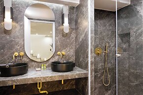 Authentic Apartment - 2br/6p - Place Pigalle