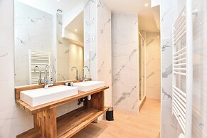 Charming Apartment - 3br/8p - South Pigalle