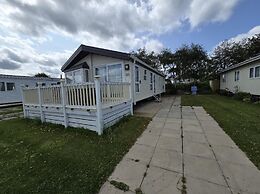 Oaklands Stunning Mini Lodge