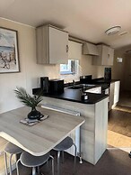 Caravan Emma 2 Bed Robin Hood